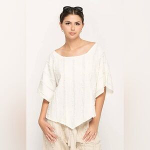 WOMEN CASUAL TOP IN CREAM, CREW NECK WITH V- SHAPED HEM